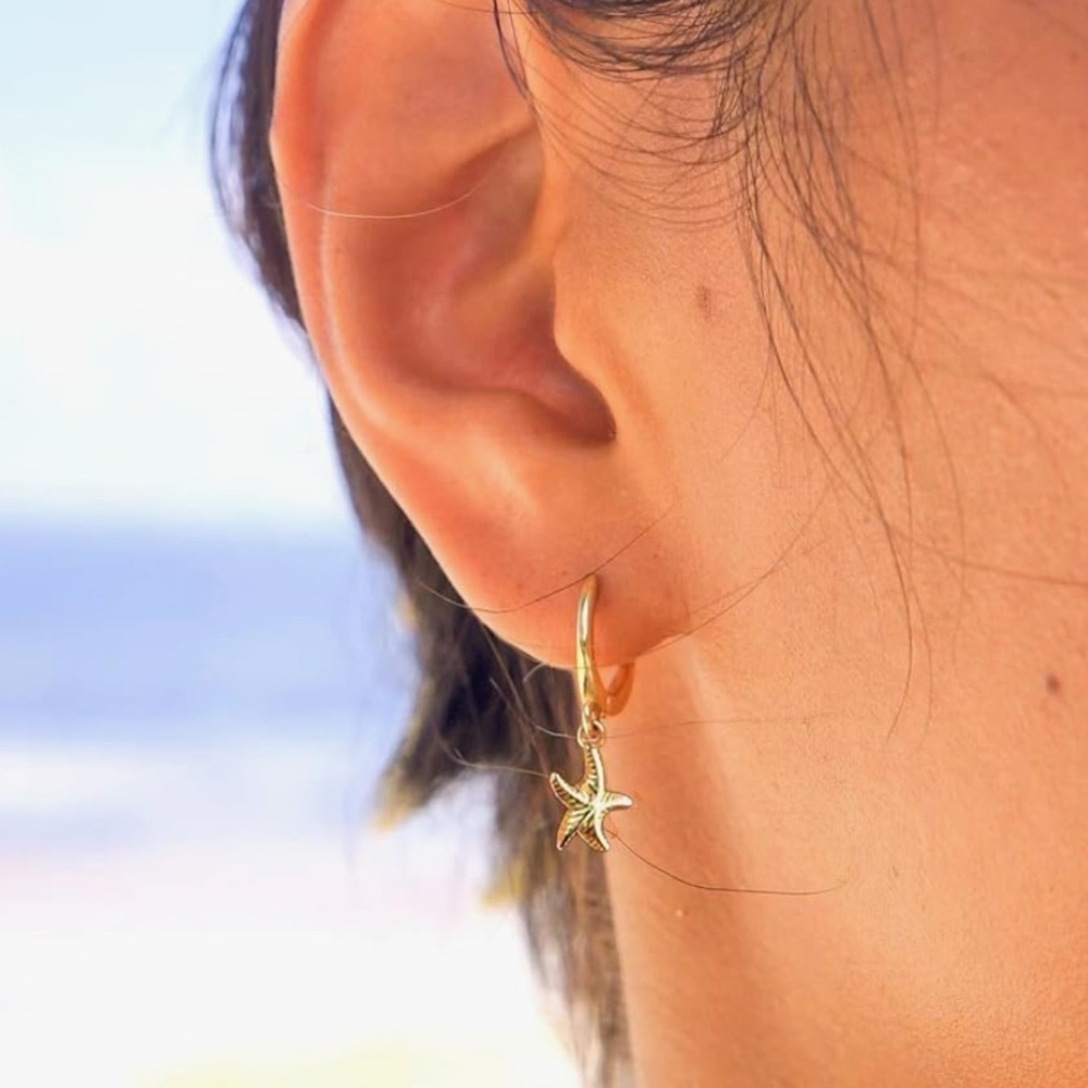 Exquisite 18K Gold Vermeil 925 Sterling Silver Starfish Hoop Earrings - Picture 6 of 8